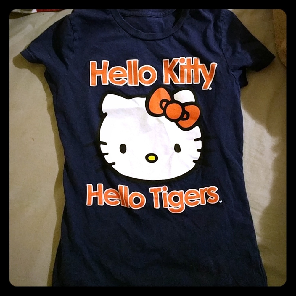 Junior Hello Kitty Auburn t-shirt